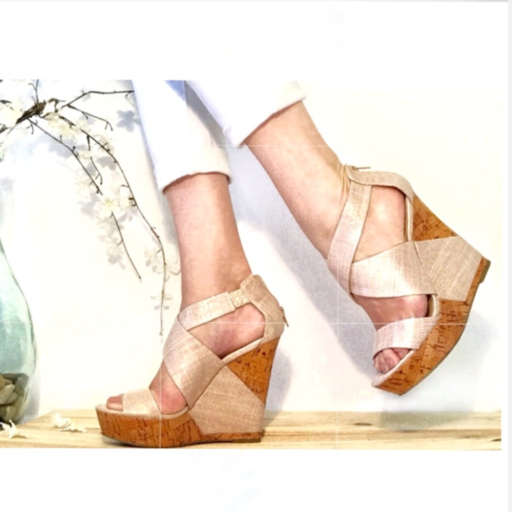 🔥SEXY BCBGeneration  Rose Gold Cork Wedges Sz 8